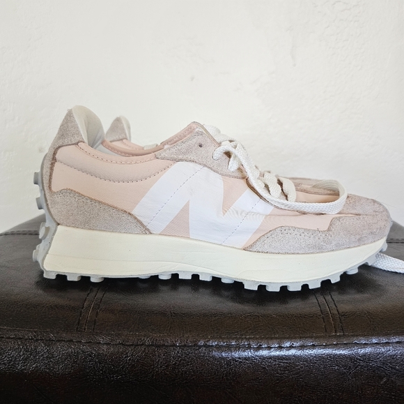 New Balance 327 Retro Fit Peach Petal Pink Suede Sneakers Sz 7.5 D - Picture 1 of 9